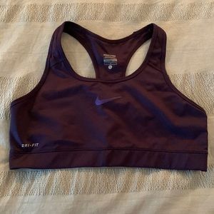 Nike sports bra size large in purple